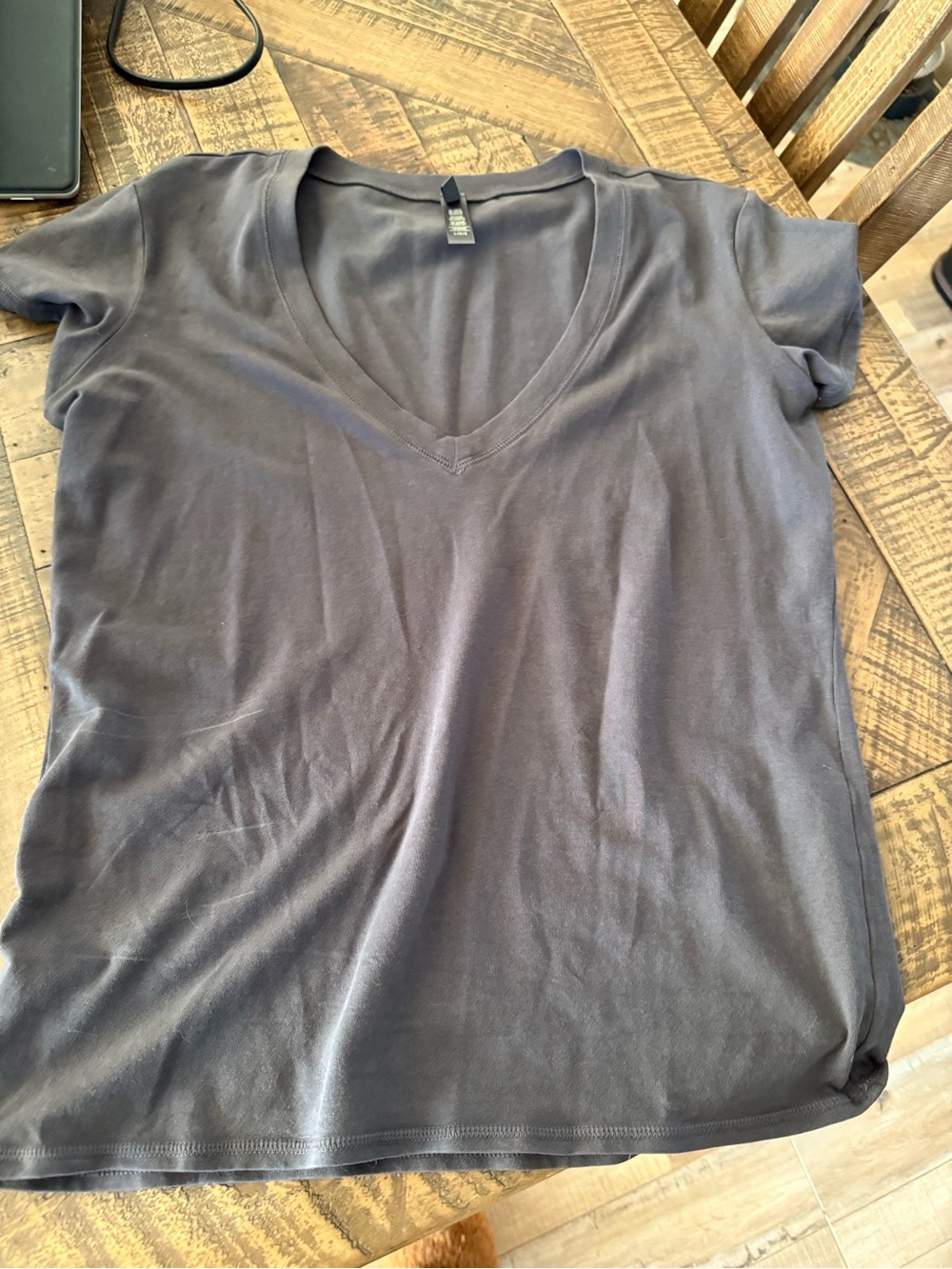 SKIMS Women's Short Sleeve V-Neck Tee - charcoal